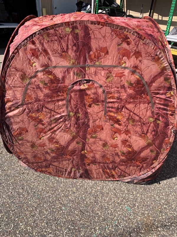 lot 17 image: Used- Guide Gear Camouflauge Ground Blind Zippered Windows on each side, Comes with carry case