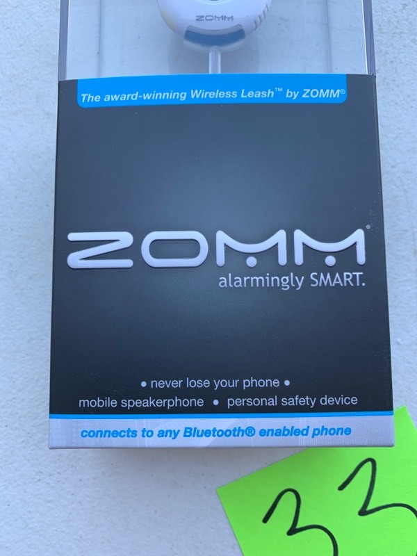 lot 33 image: ZOMM Wireless Leash for Phone w BlueTooth Capabilities- White