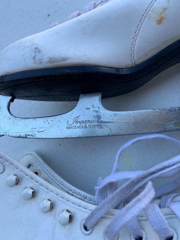 lot 96 image: Used White, Childrens size 9 Ice Skates