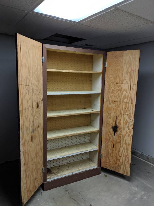 lot 11 image: Free-standing Wooden Cabinet