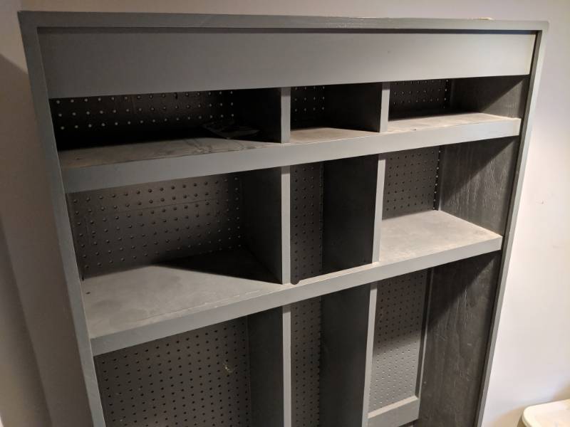 lot 4 image: Free-Standing Wooden Locker