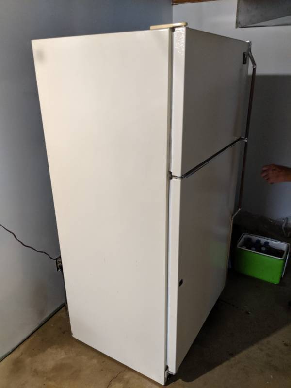 lot 3 image: Whirlpool Refrigerator