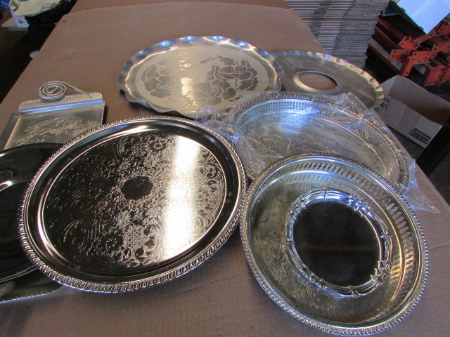 Metal food serving trays