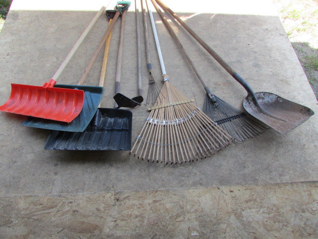 Yard hand tools