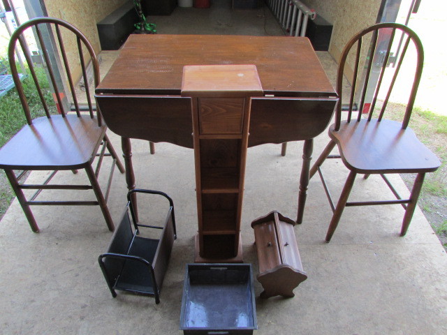 Table & Chairs