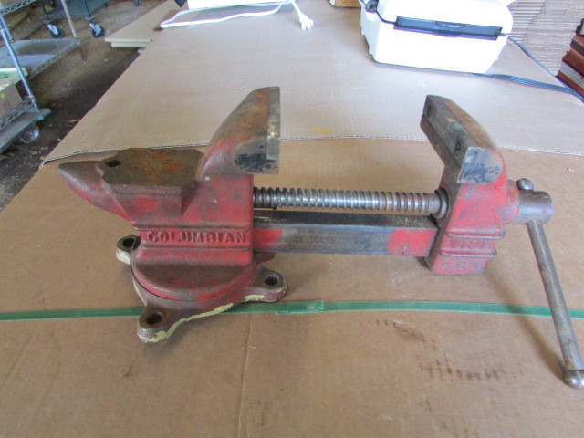 Bench vice
