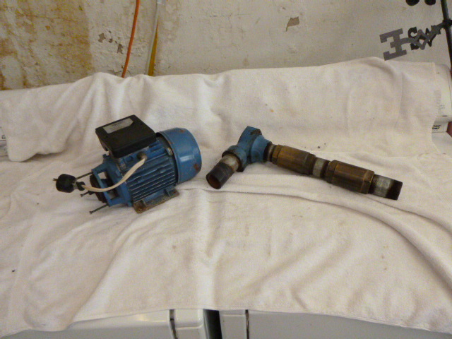 lot 6 image: Wel-Bilt 1.5 Clear Water Pump