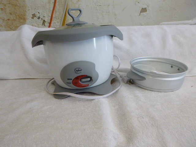 lot 11 image: Crofton Rice Cooker