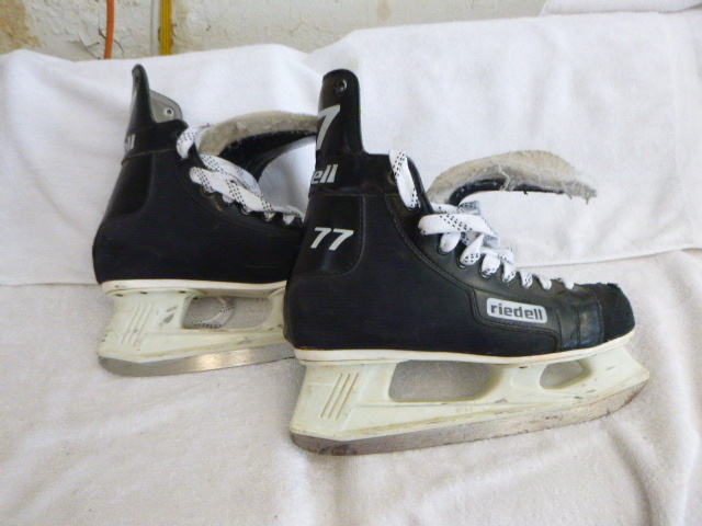 lot 13 image: Mens Riedell Hockey Skates