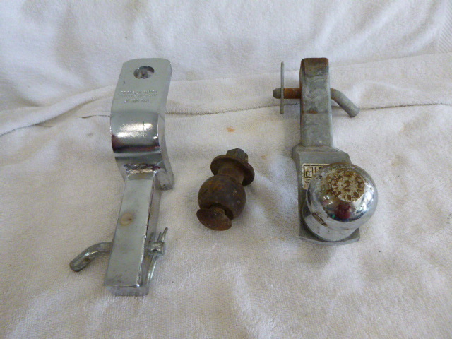 lot 18 image: 2 Receiver Hitches and 2 Balls