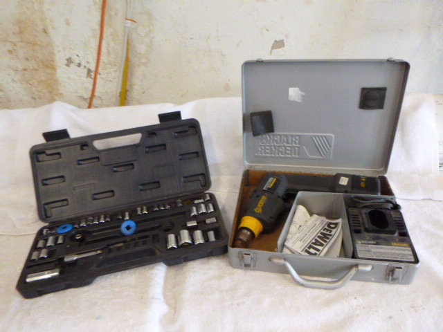 lot 22 image: Black & Decker Cyclone Cordless Drill