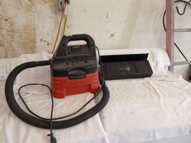 lot 26 image: Craftsman Wet and Dry Vac
