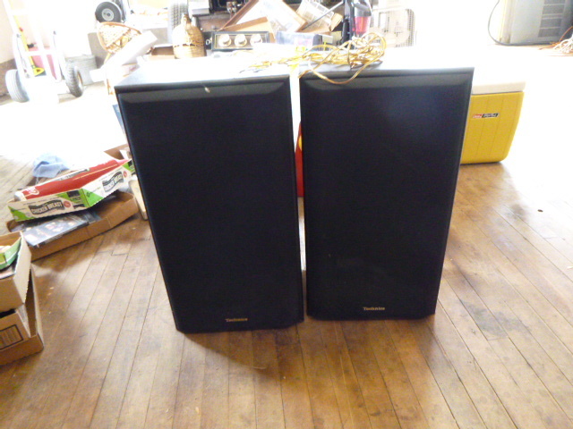 lot 41 image: 2 Technics Speakers