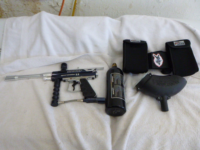 lot 64 image: Genesis II Paintball Gun