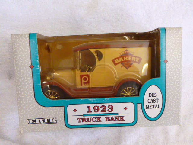 lot 67 image: Ertl 1923 Truck Bank