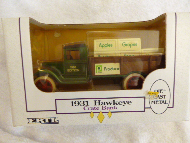 lot 69 image: Ertl 1931 Haykey Crate Bank