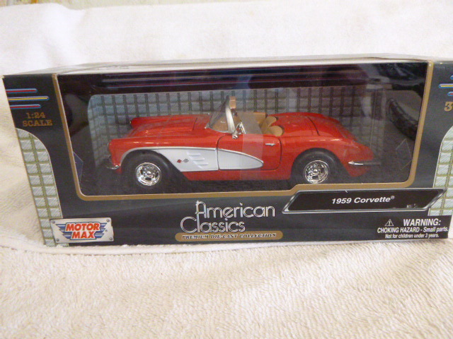 lot 81 image: Motor Max American Classics 1959 Corvette
