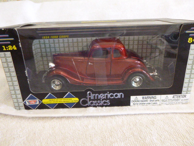 lot 82 image: Motor Max American Classics 1934 Ford Coupe