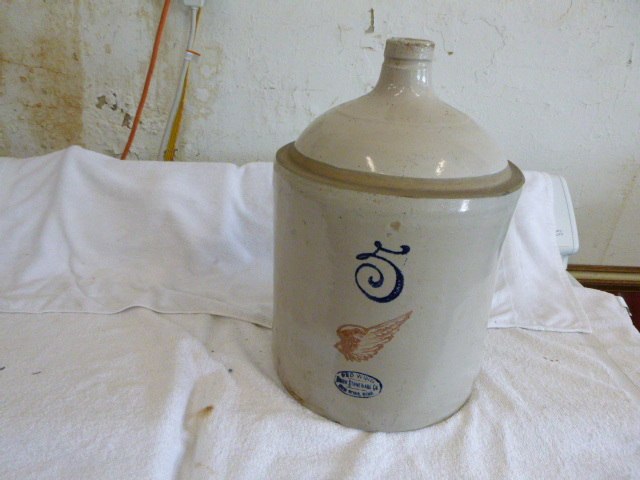 lot 86 image: Vintage Red Wing Pottery No. 5 Stoneware Jug