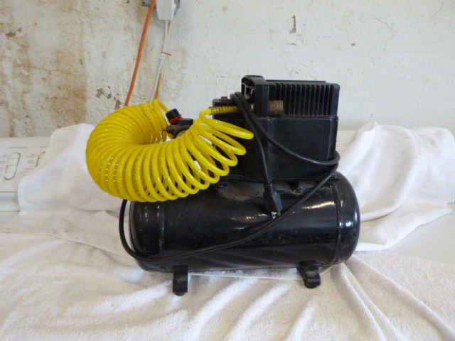 lot 99 image: Portable BCP Air Compressor
