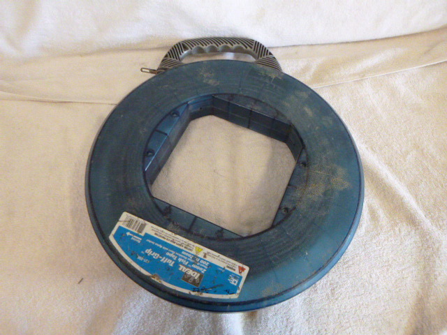 lot 100 image: Ideal Tuff-Grip Zoom Fish Tape