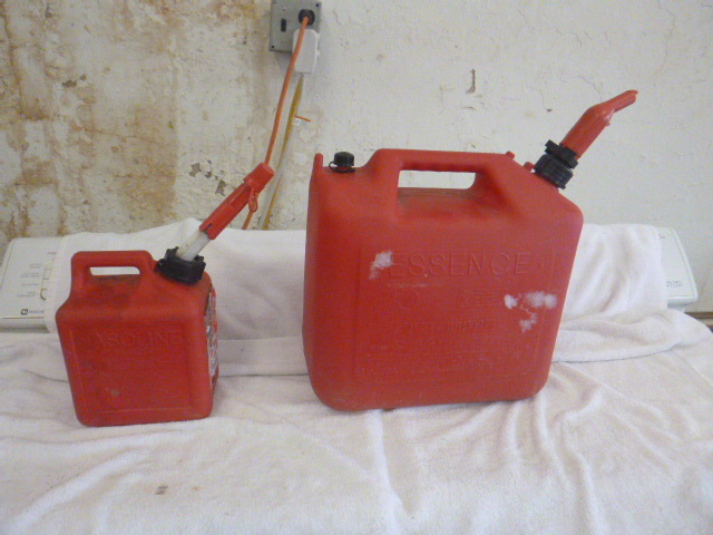 lot 112 image: 2 Gas Cans