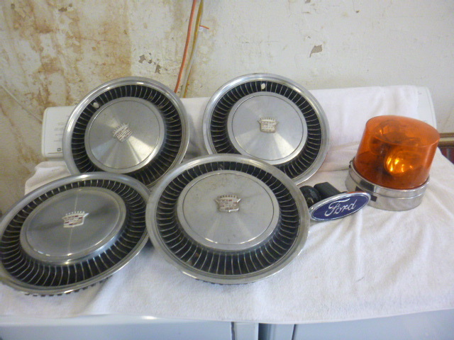lot 113 image: 4 Cadillac Hub Caps and Ford Receiver Hitch Cover