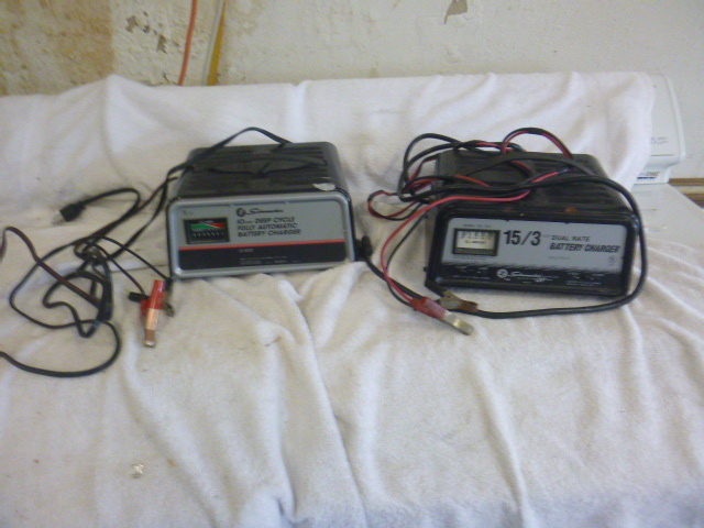 lot 117 image: 2 Battery Chargers