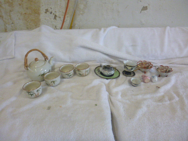 lot 126 image: Oriental Teapot with Tea Cups