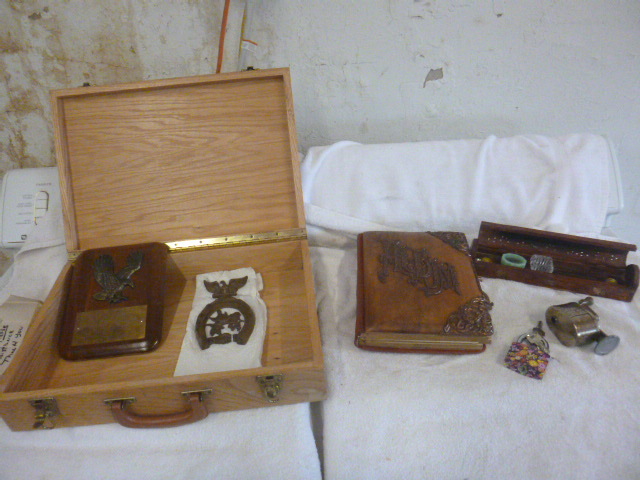 lot 127 image: Vintage Items