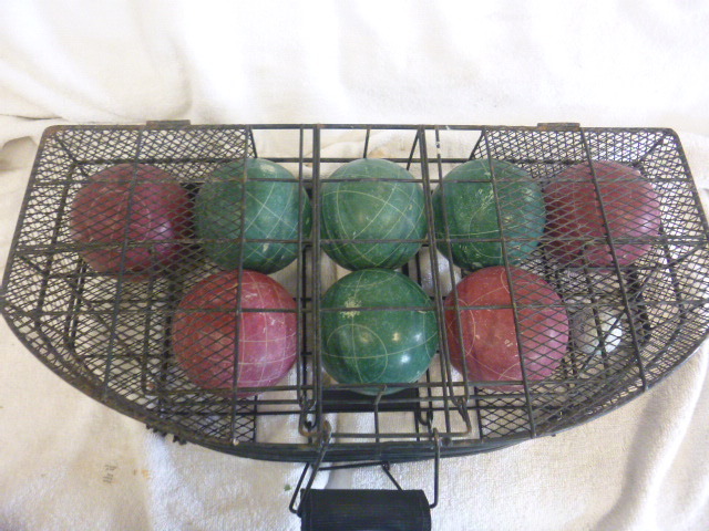 lot 137 image: Bocce Ball Set