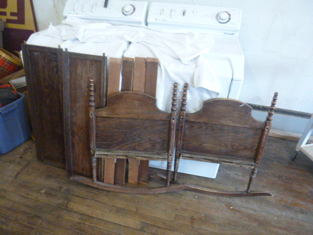 lot 146 image: Vintage Baby Cradle