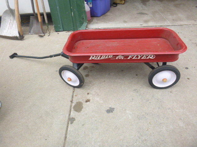 lot 152 image: Radio Flyer Wagon