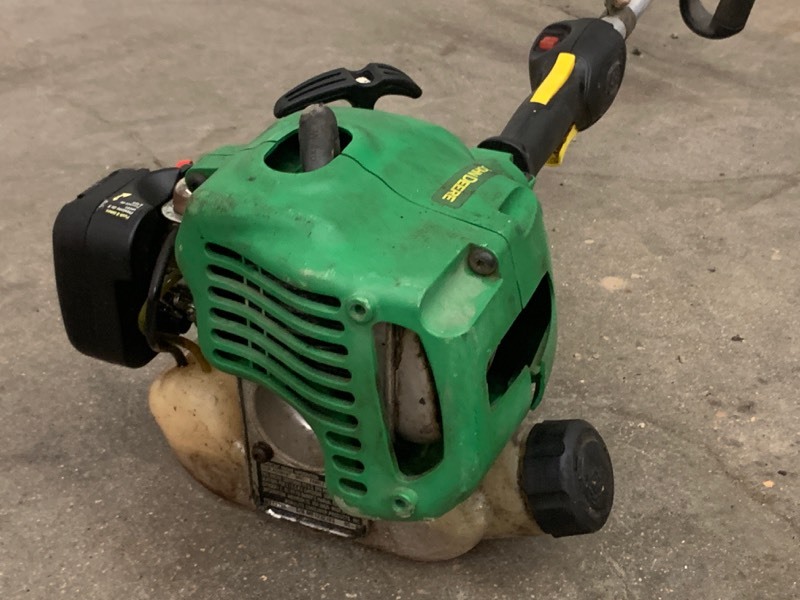 lot 6 image: John Deere Grass Trimmer