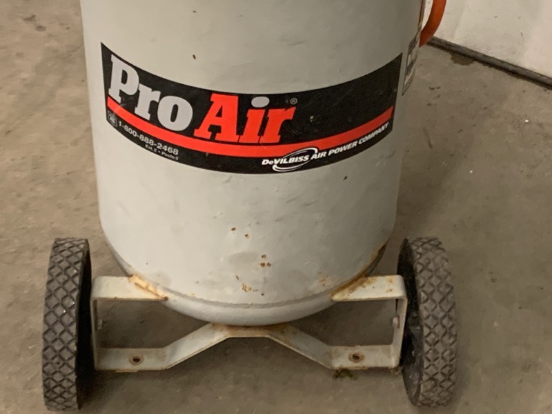 lot 8 image: Pro-Air Electric Air Compressor
