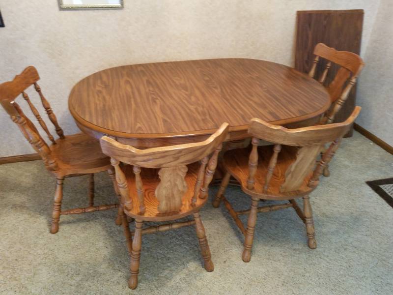 lot 14 image: Dining Room Table and 4 Chairs w two leafs