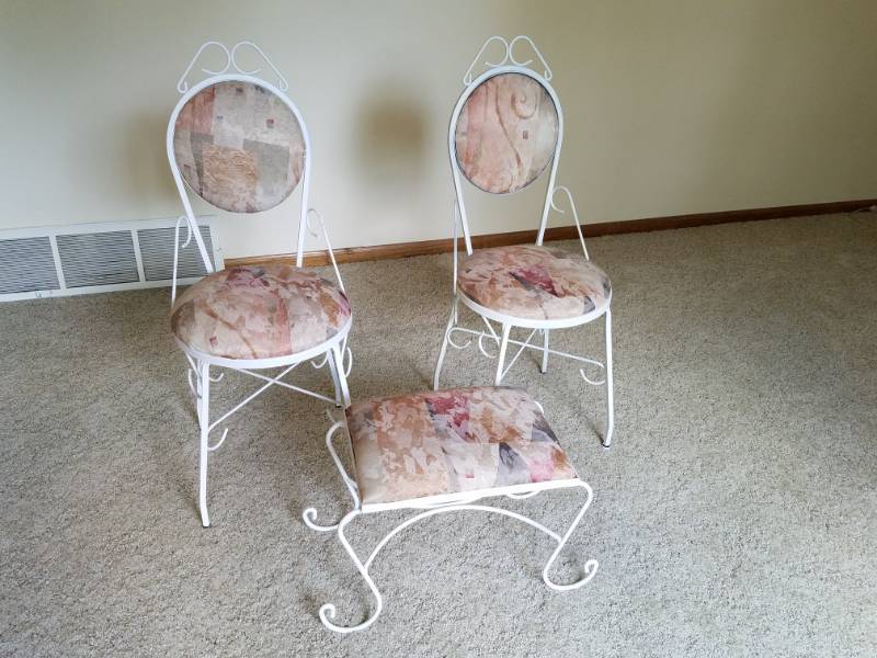 lot 15 image: Set of Ice Cream Parlor Chairs