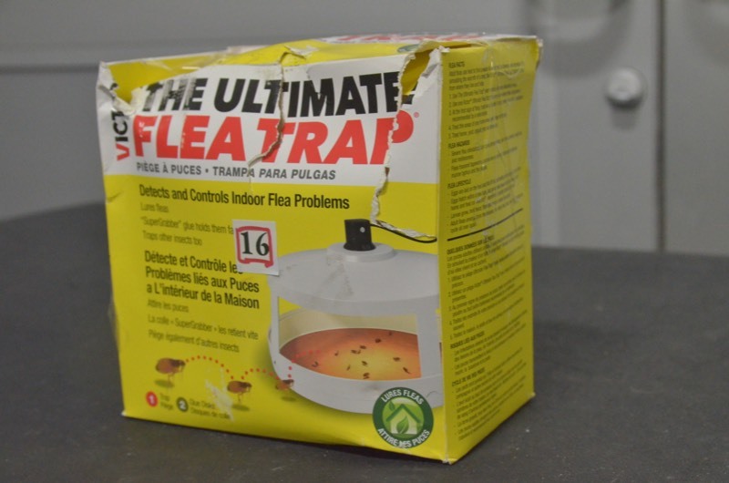 lot 16 image: Victor Ultimate Flea Trap