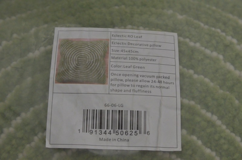 lot 42 image: Lavish Home Modern Concentric Circle Green Decorative Pillow 1ct.
