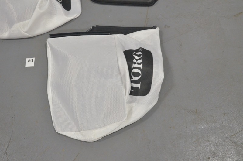 lot 61 image: Toro Grass Bags x 4