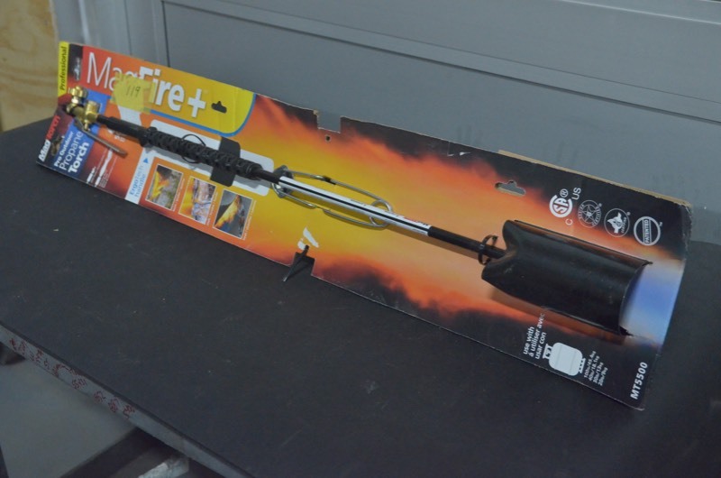 lot 119 image: Mg Torch MagFire 500,000 BTU Outdoor Torch