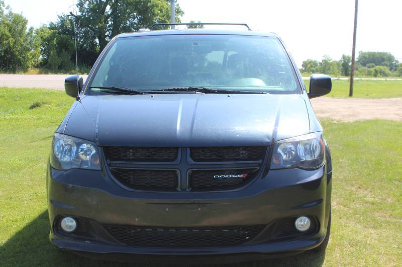 lot 3975 image: 2014 Dodge Grand Caravan RT - Stow N Go - One Owner -