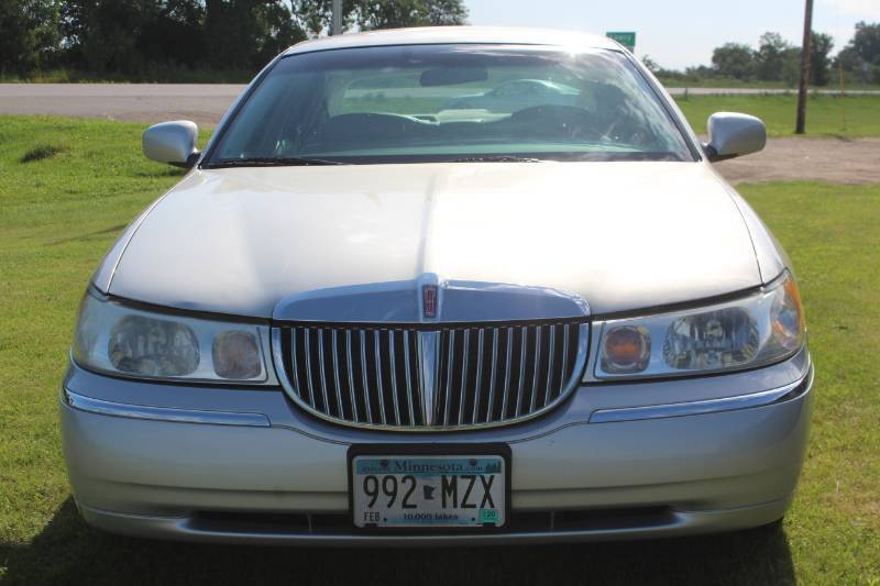 2000 Lincoln Town Car Executive