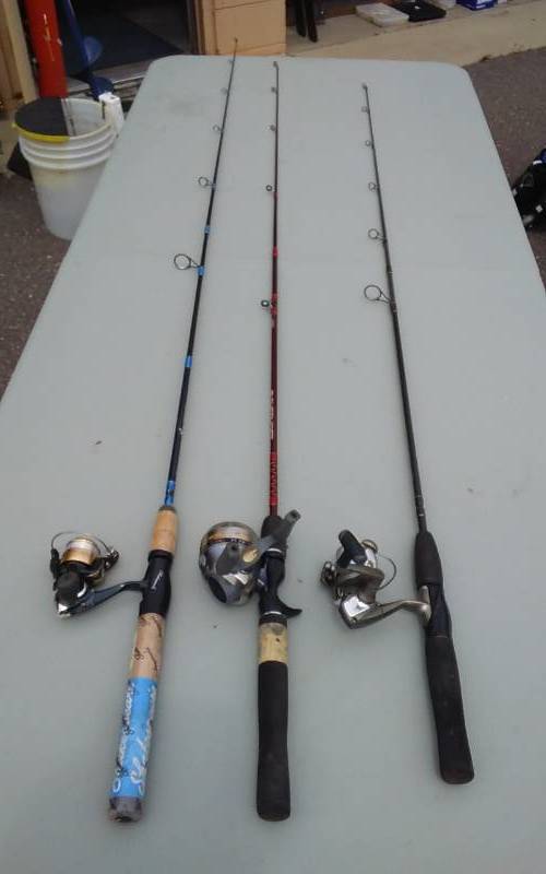 lot 5 image: 3-Fishing Rods With Reels