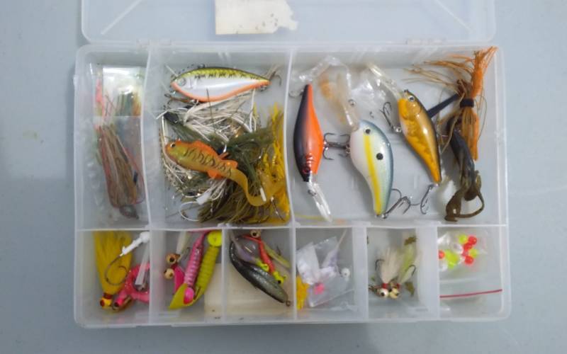 lot 6 image: Organizer With Assorted Tackle & Lures