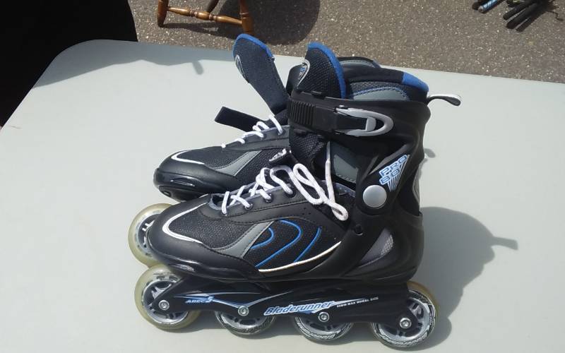 lot 22 image: Blade Runner Pro-80 Inline Skates Size 9 (like new)