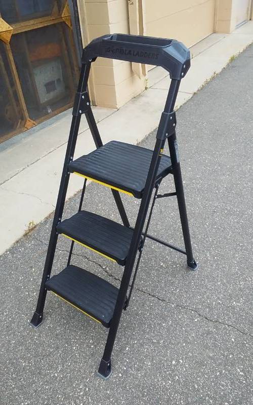 lot 42 image: Gorilla Ladder 3-Step 300 Lb Capacity