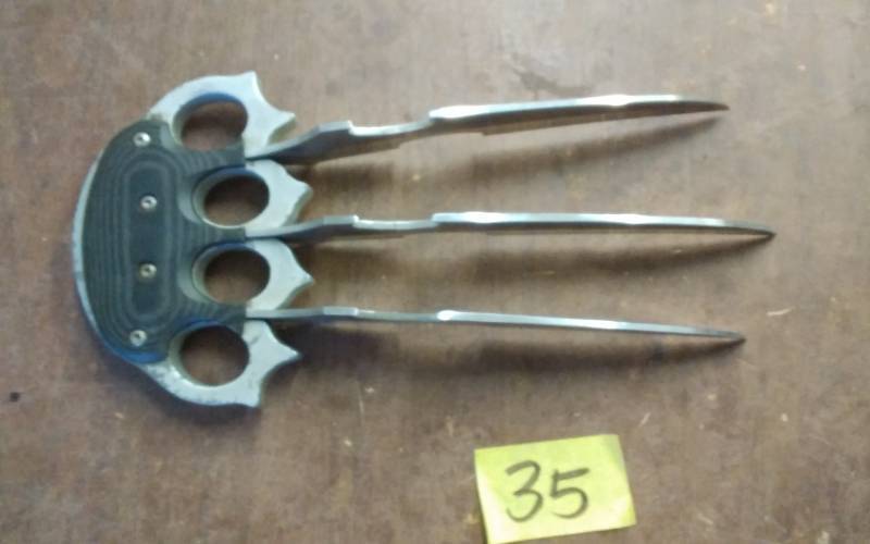 lot 35 image: 11 Inch Tom Anderson Cutlery - Pantera Hand Claw