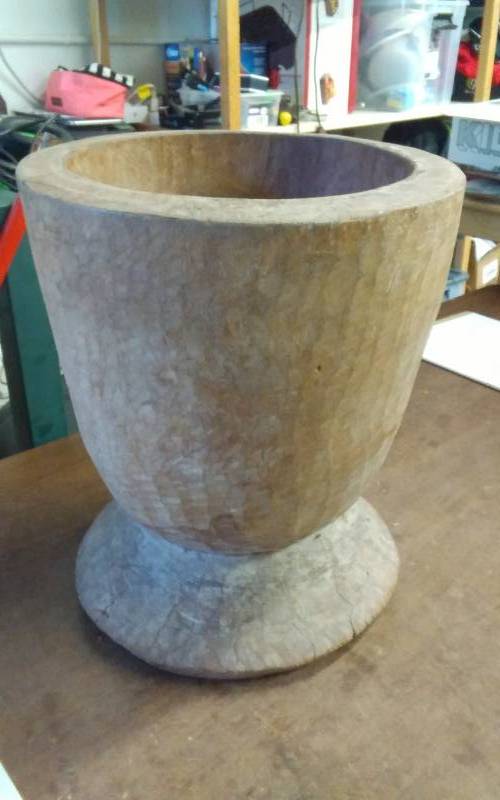lot 36 image: Wood Planter Carved From An Old Stump 12 Inch Dia, 15 Inch Tall