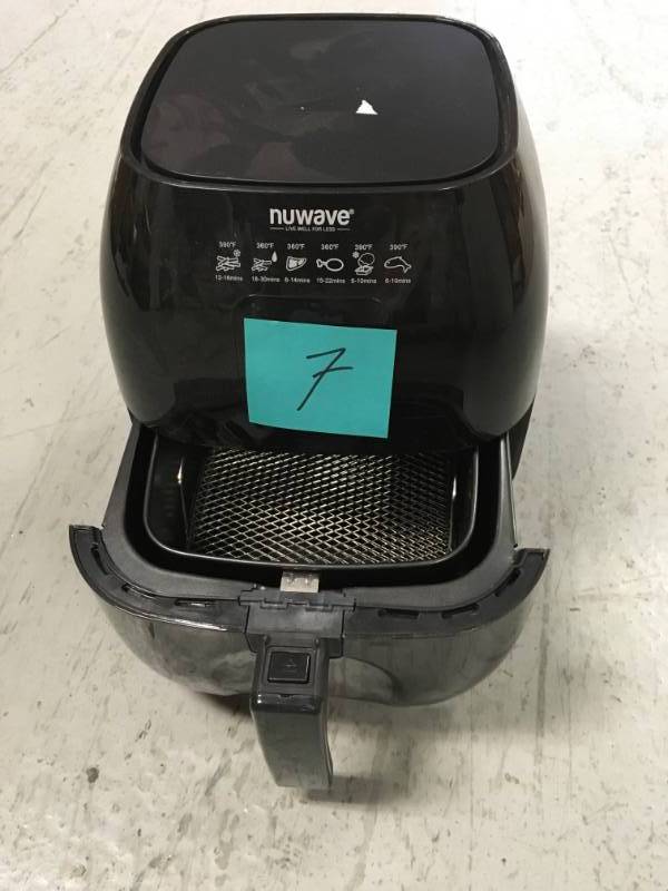 lot 7 image: 3 Qt. Brio Air Fryer by NuWave MISSING BOX & MANUAL INST.in very good condition